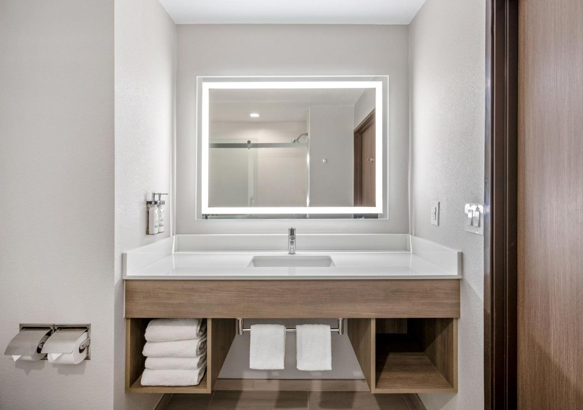 Holiday Inn Express San Diego South - National City By Ihg Ngoại thất bức ảnh