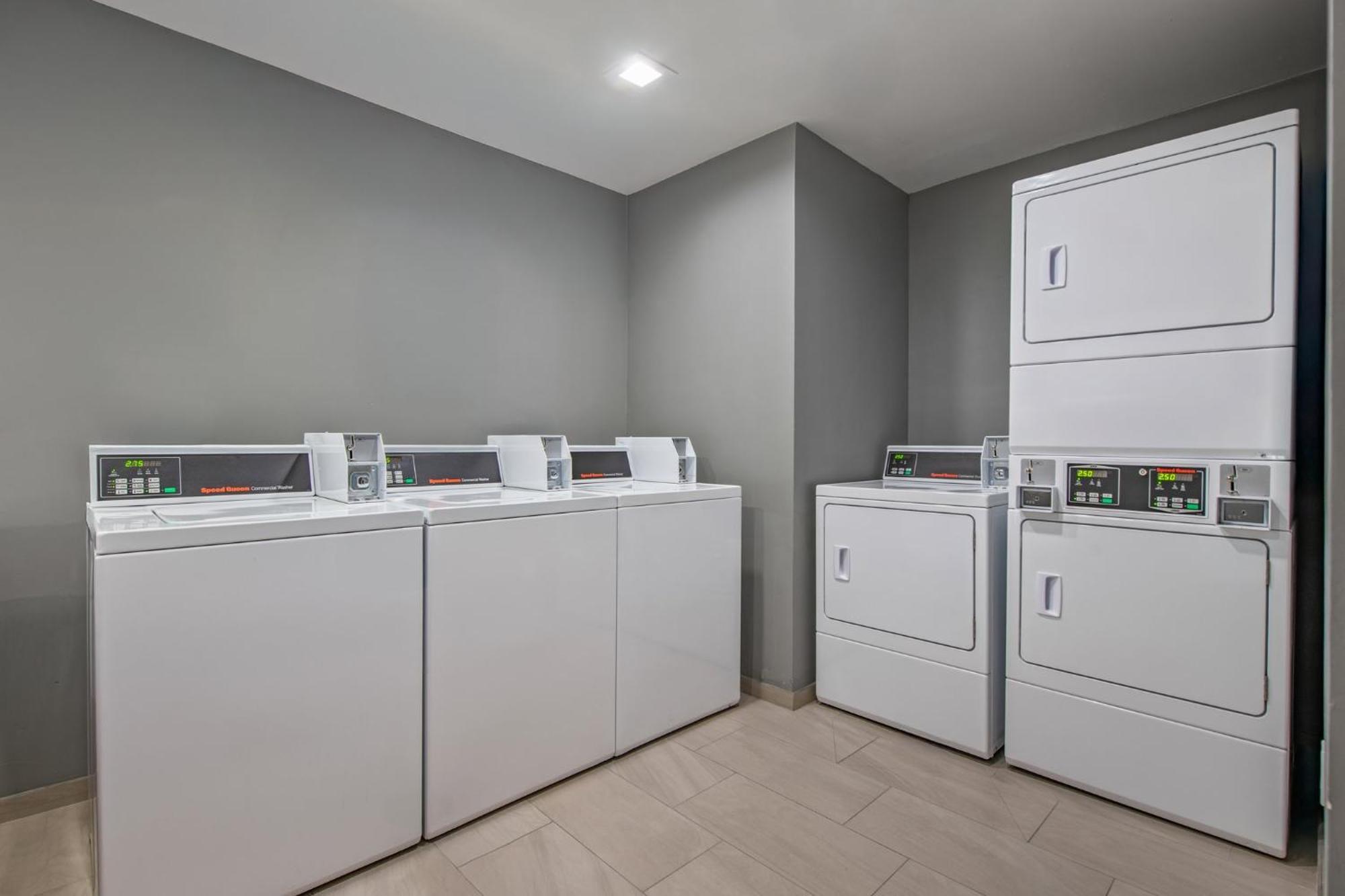 Holiday Inn Express San Diego South - National City By Ihg Ngoại thất bức ảnh